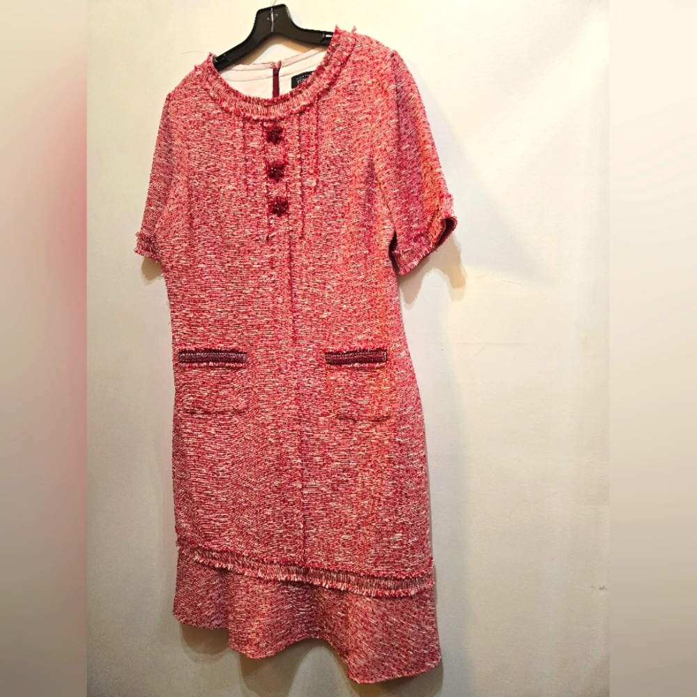 Beautiful cocktail dress perfect for holidays or special events